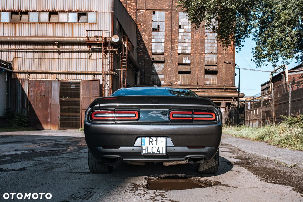 Dodge Challenger 6.2 Hellcat - 16