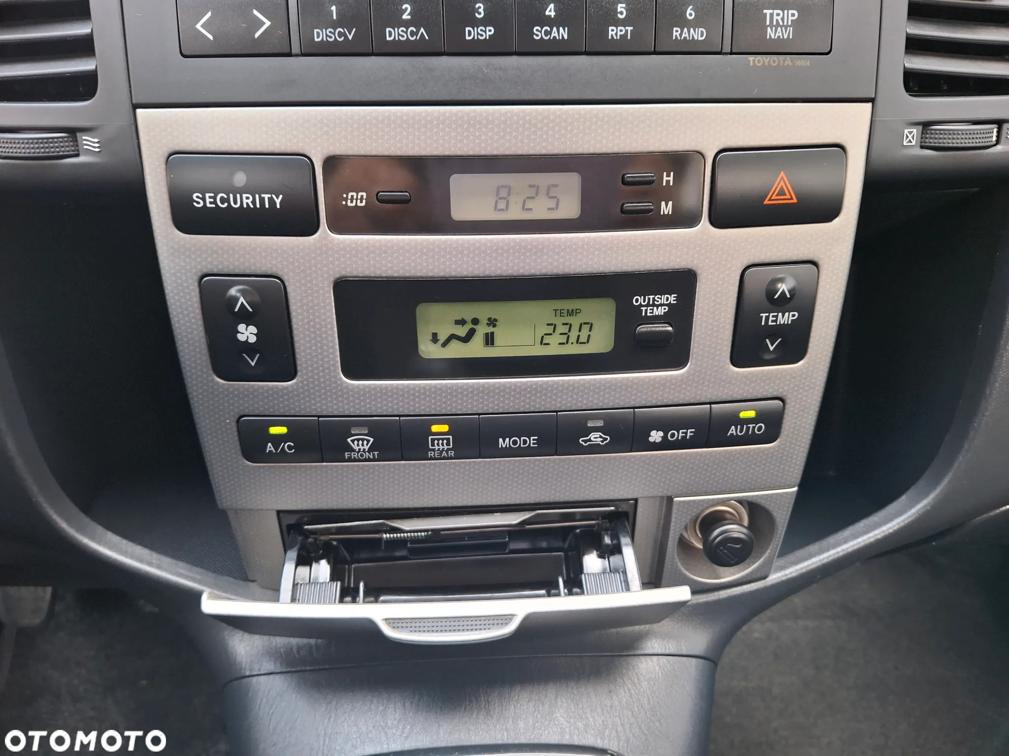 Toyota Corolla Verso 2.0 D-4D Sol - 25