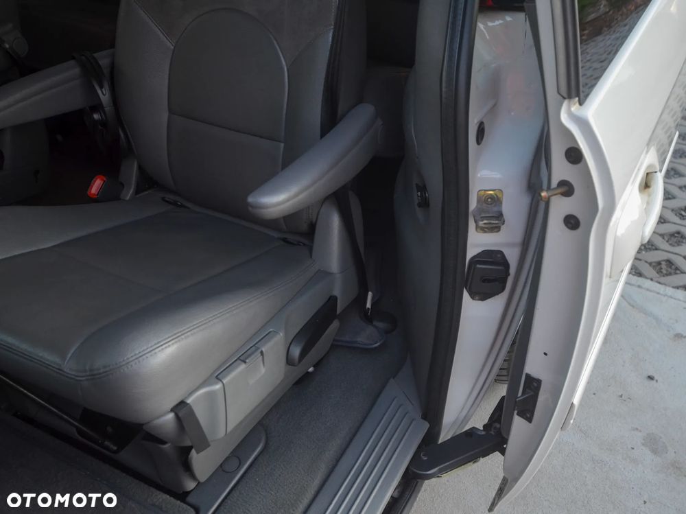 Chrysler Grand Voyager 3.3L LX - 23