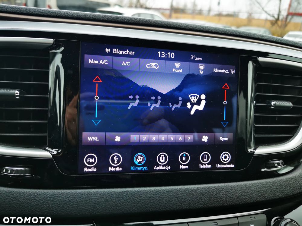 Chrysler Pacifica - 4