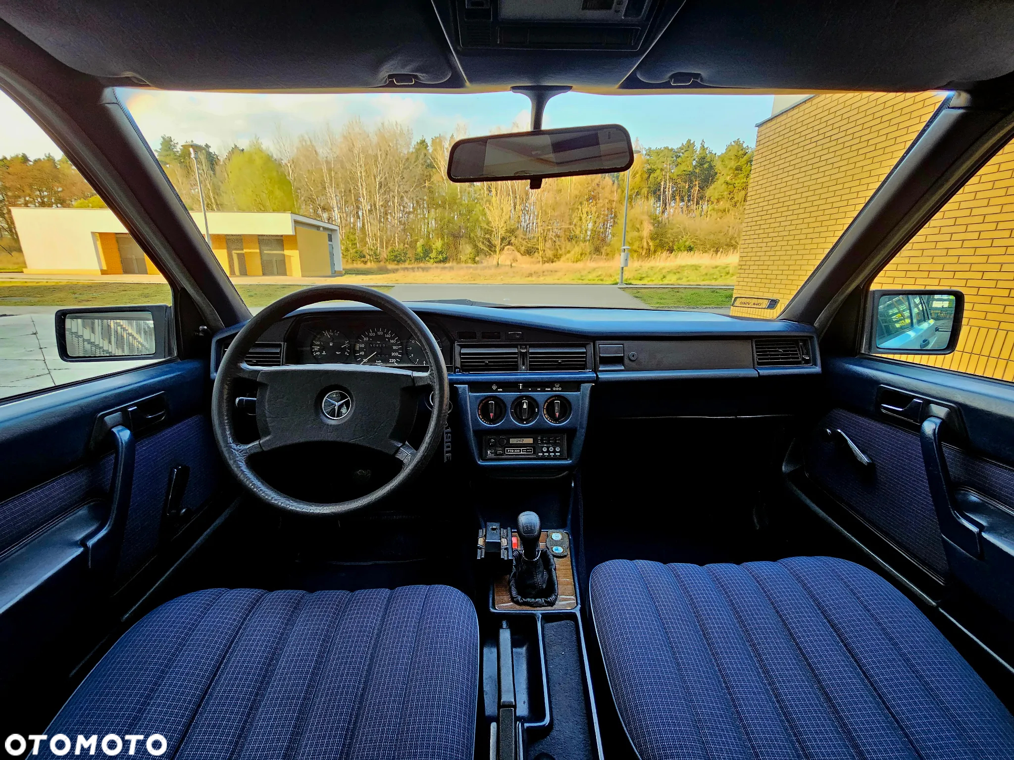 Mercedes-Benz W201 (190) - 7