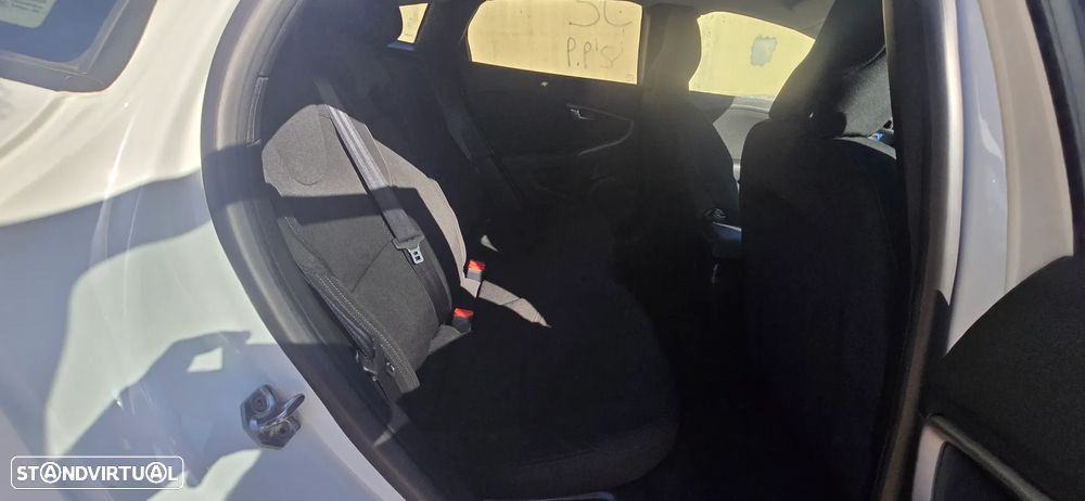 Volvo V40 2.0 D3 Kinetic - 13