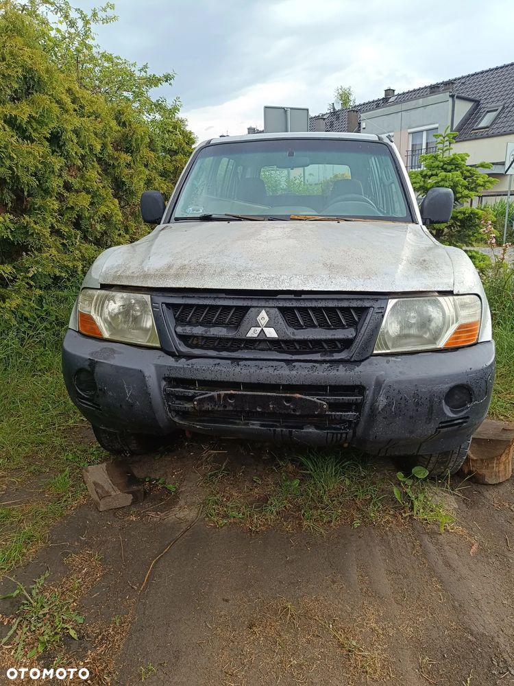 Mitsubishi Pajero - 1