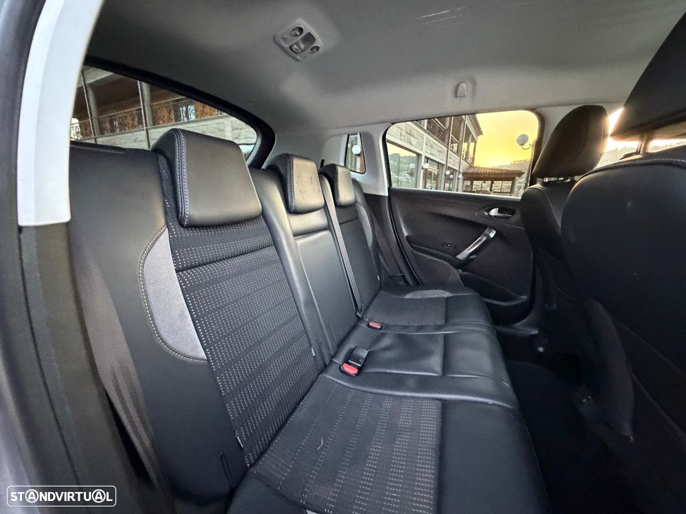 Peugeot 2008 1.6 e-HDi Allure - 21