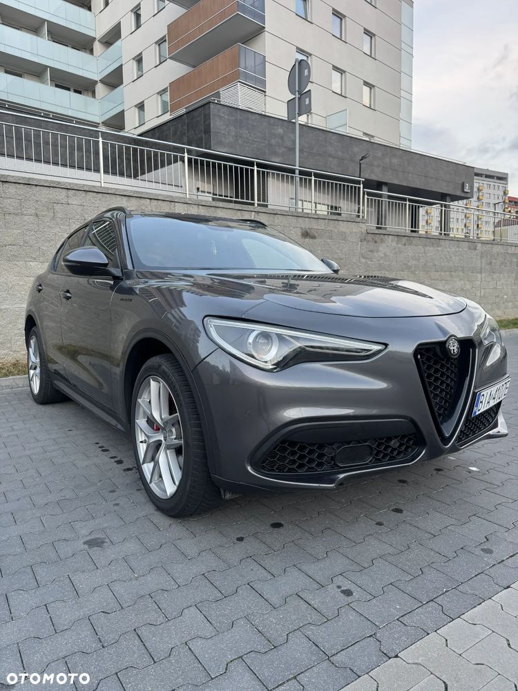 Alfa Romeo Stelvio 2017 photo 2