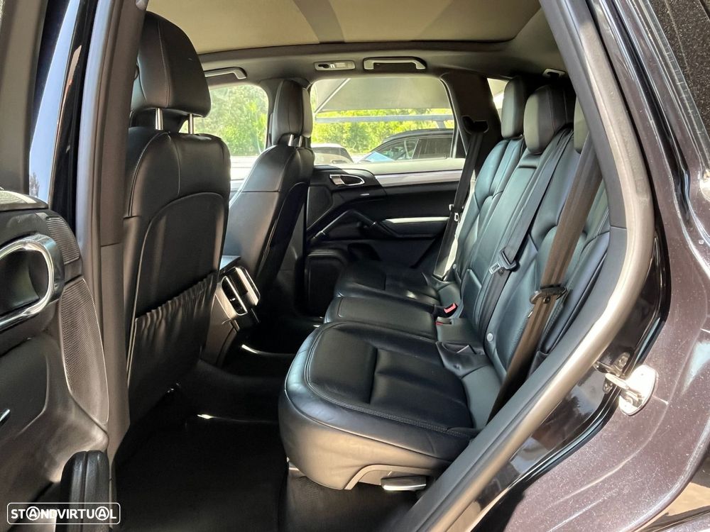 Porsche Cayenne Standard - 48