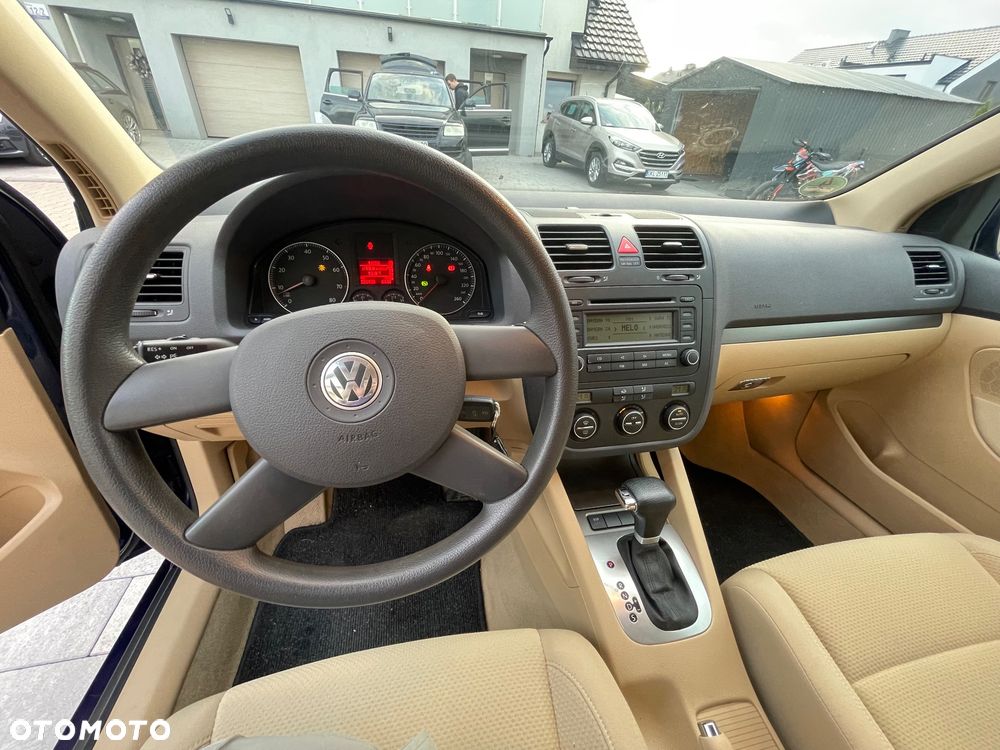 Volkswagen Golf 1.6 FSI Comfortline Tiptr - 32
