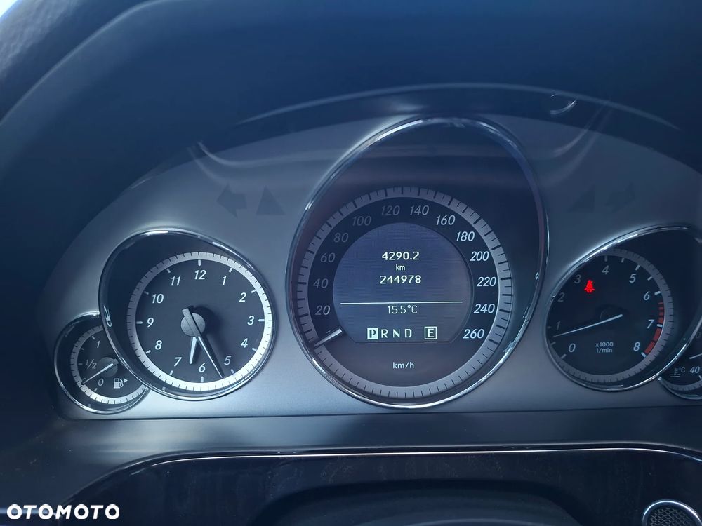 Mercedes-Benz Klasa E 200 CGI BlueEFFICIENCY Automatik Avantgarde - 25