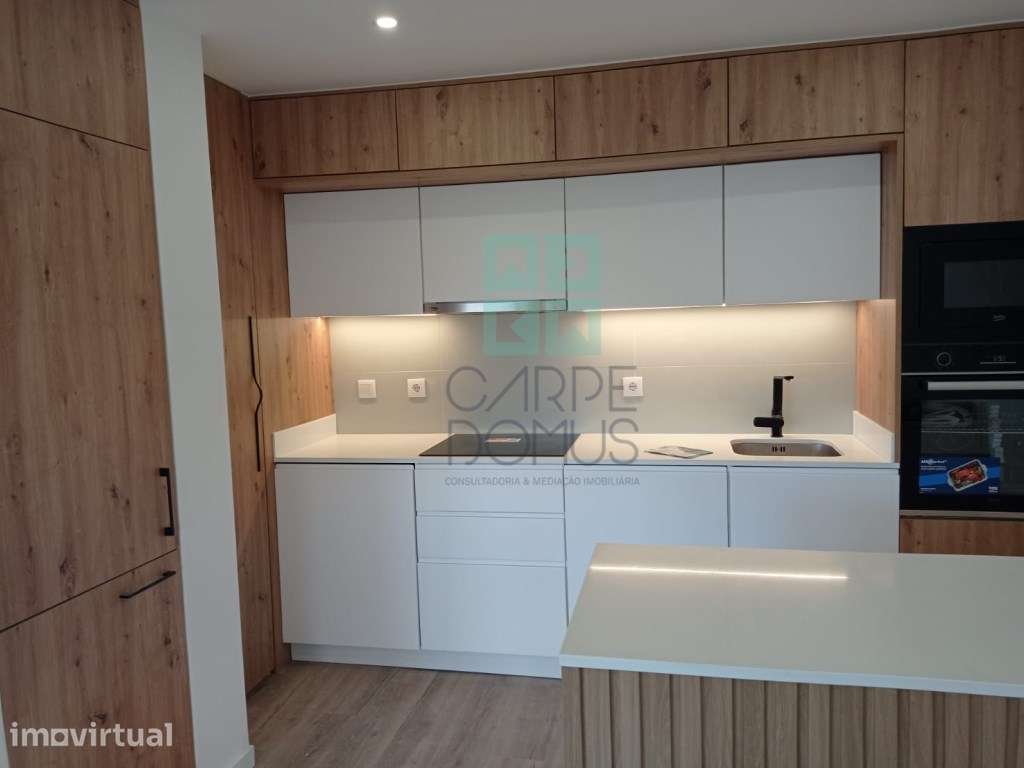 Apartamento T3, totalmente renovado, c/ varanda, na Avenida do Urug... - Grande imagem: 2/33