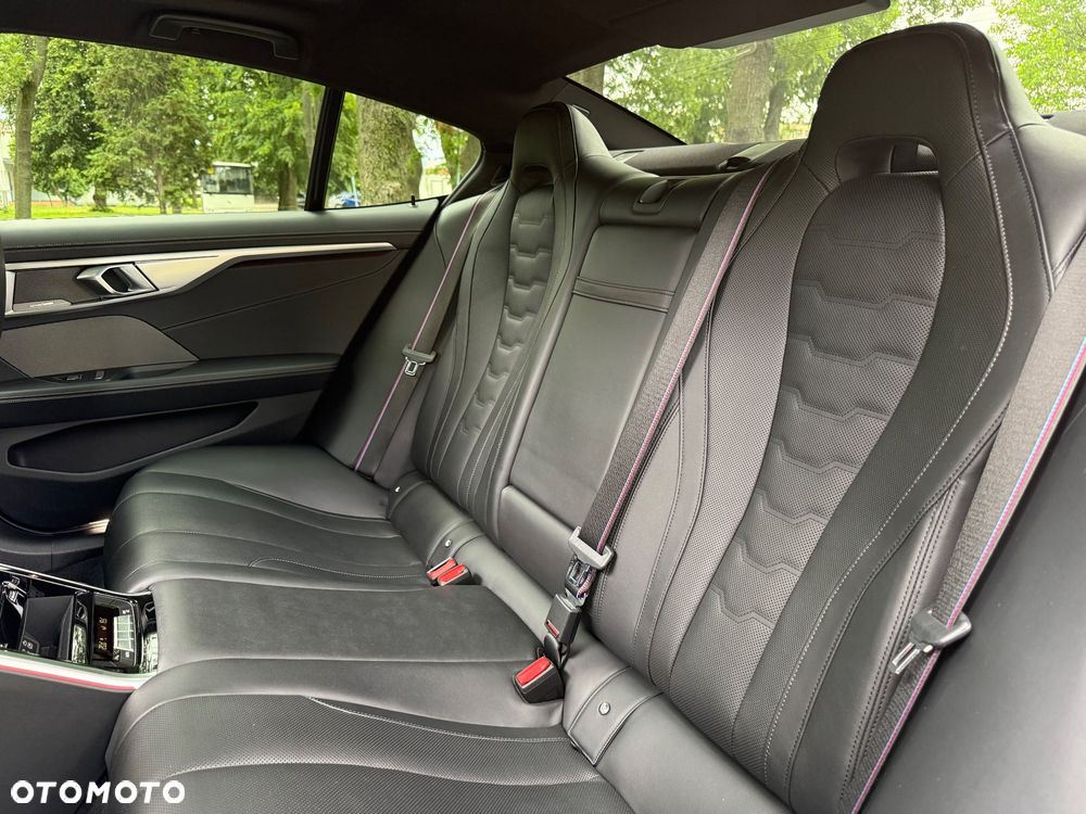 BMW Seria 8 - 28