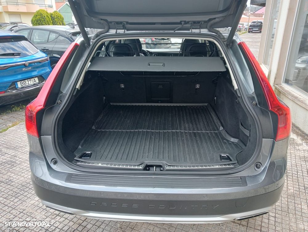 Volvo V90 D5 AWD Geartronic Momentum Pro - 13