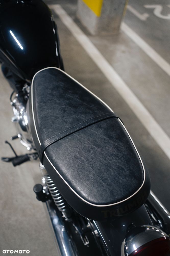 Triumph Bonneville - 18