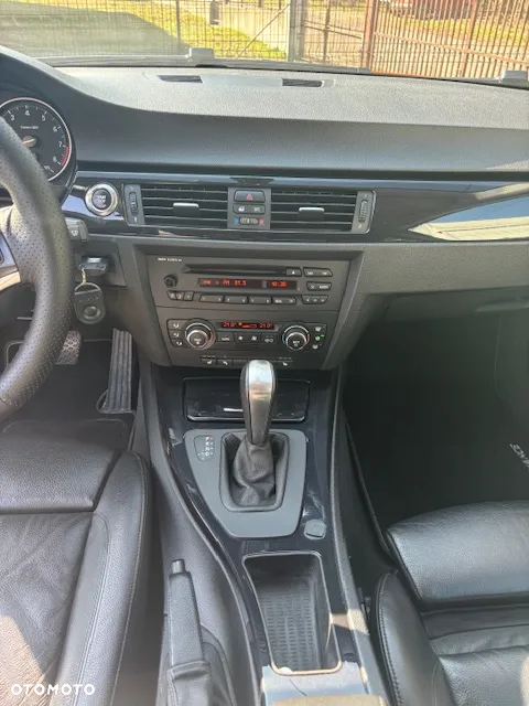 BMW Seria 3 325i Coupe - 26
