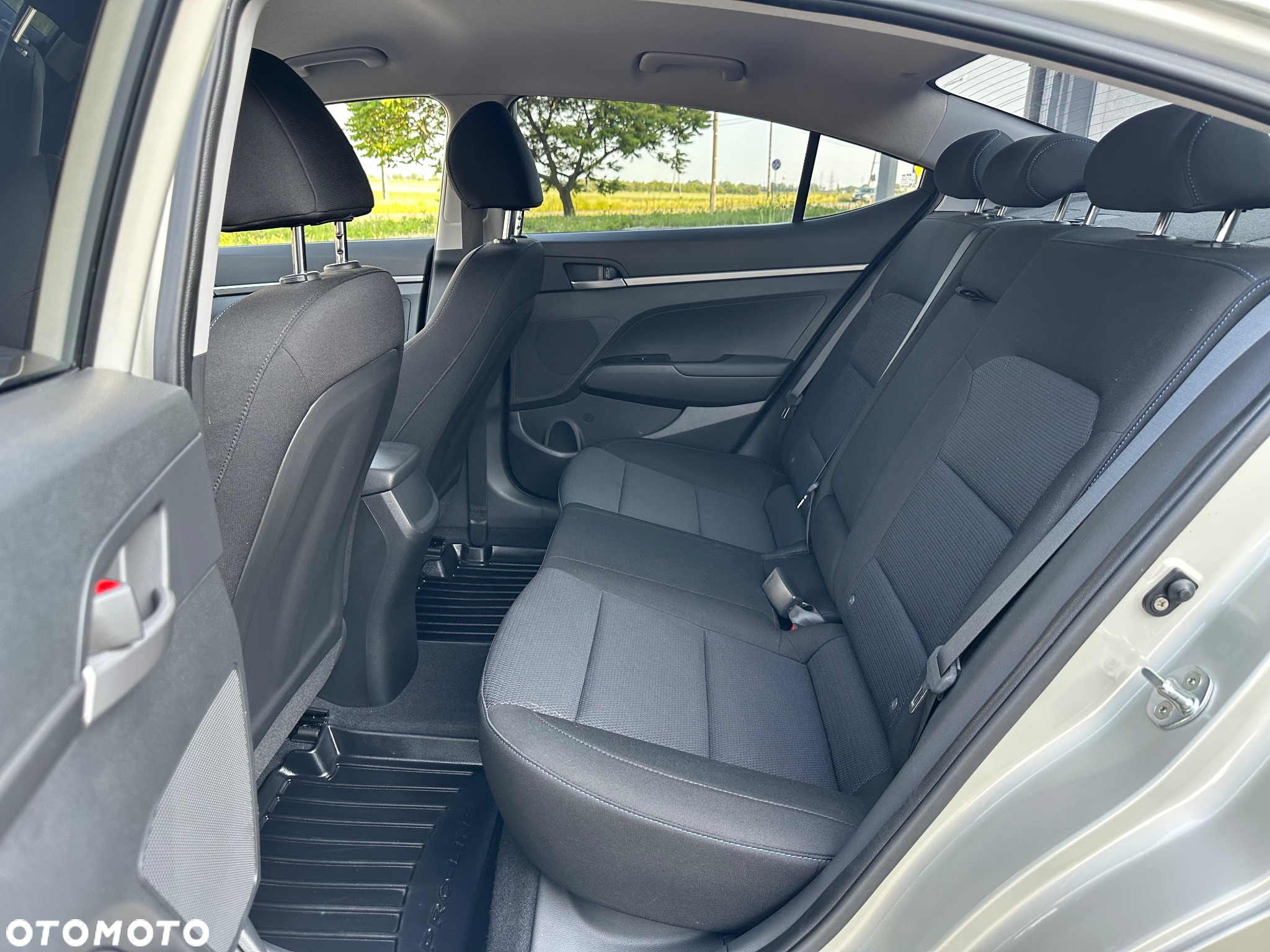 Hyundai Elantra 1.6 Comfort - 16