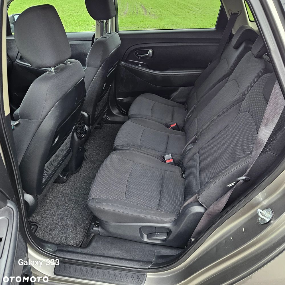Kia Carens 1.7 CRDi 141 Dream Team Edition - 17