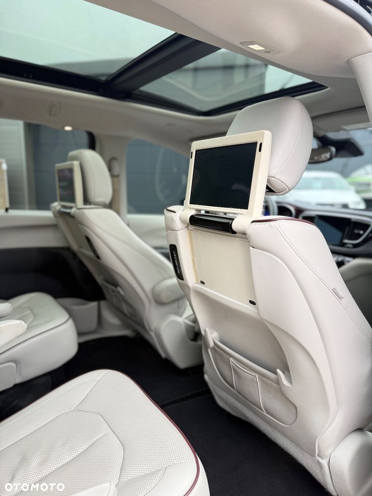 Chrysler Pacifica - 25