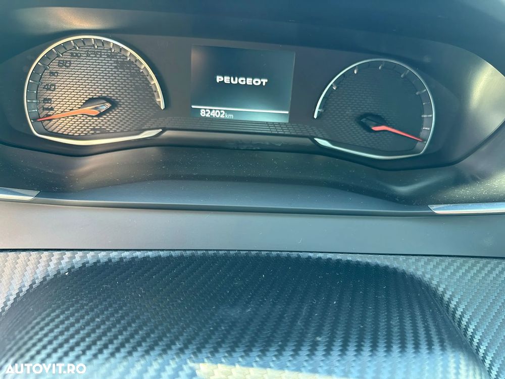 Peugeot 208 1.2 L PureTech STT EAT8 Active - 11