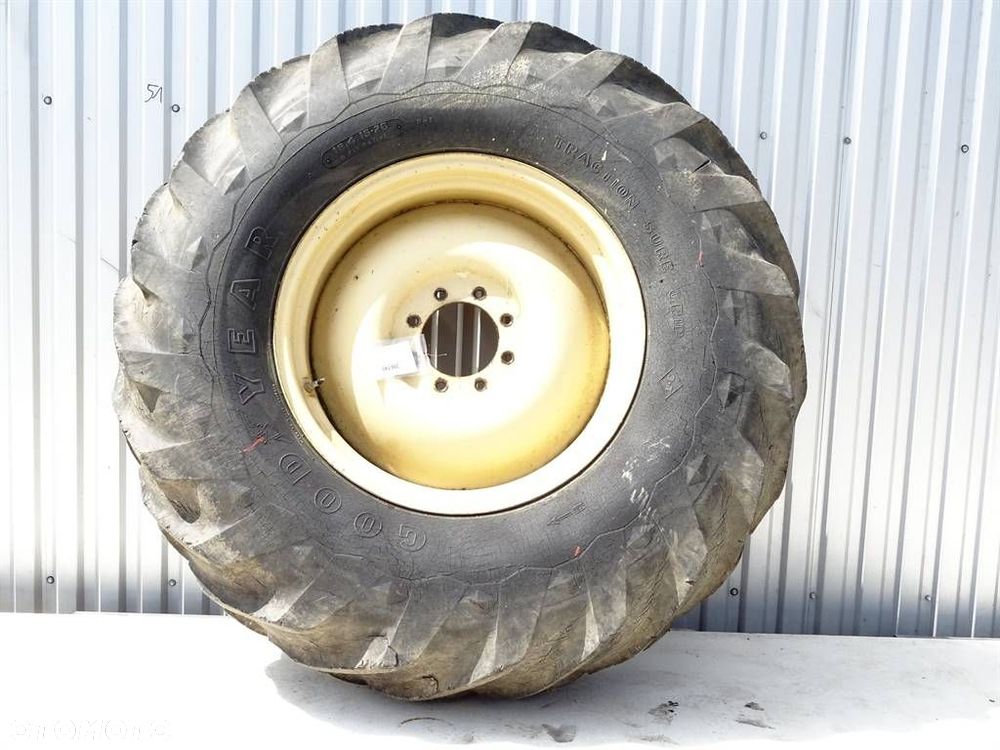 OPONA + FELGA  MASSEY FERGUSON 410 - 1