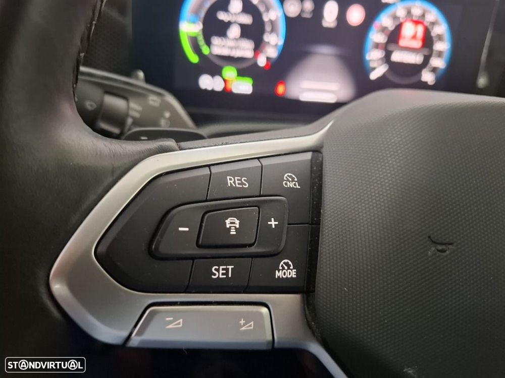 VW Passat Variant 1.5 TSI eHybrid DSG - 24