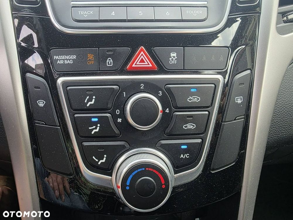 Hyundai i30 1.6 D Classic + - 19