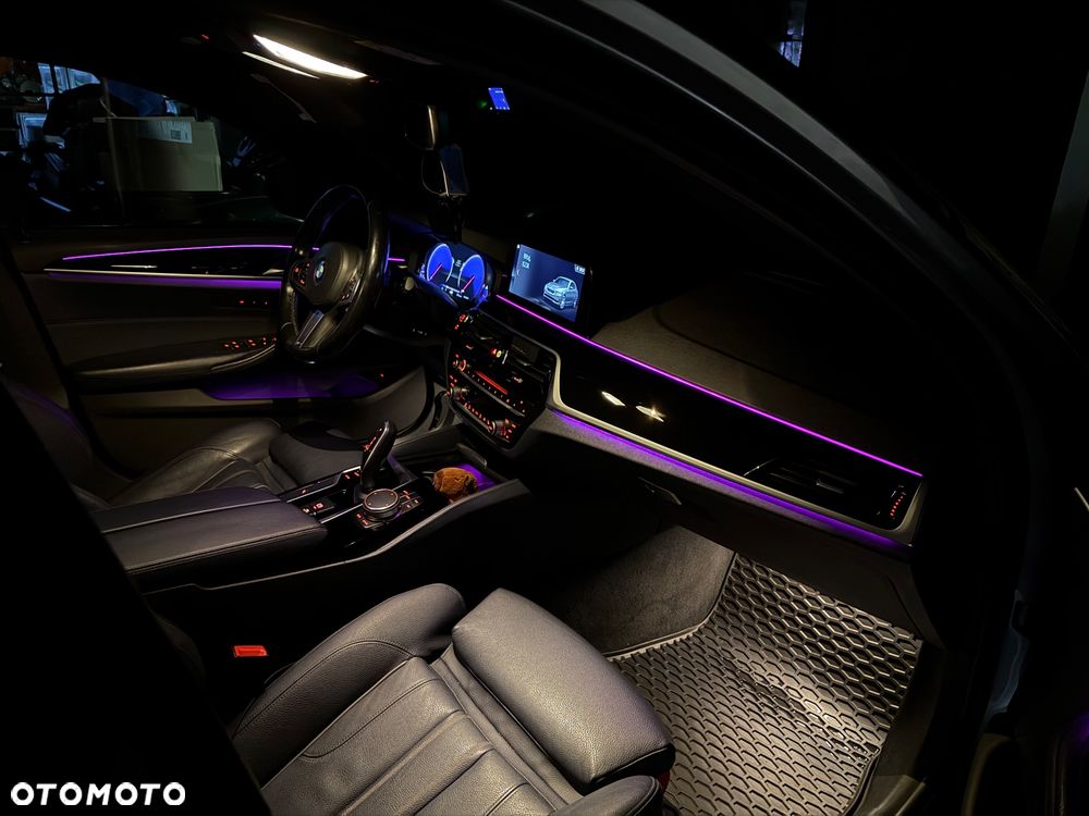 BMW Seria 5 520d M Sport - 10