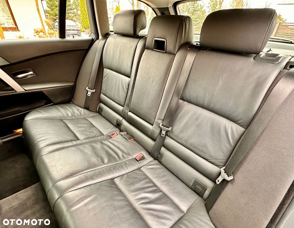 BMW Seria 5 523i - 14