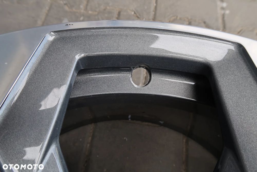 AD15 Felga Audi Q8 Uszkodzona 4M8601025K 10x22et21 - 8