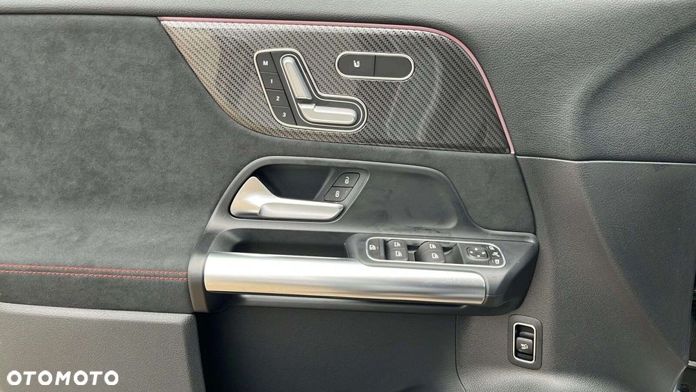 Mercedes-Benz GLA - 17