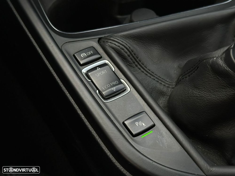 BMW 318 d Pack M - 24