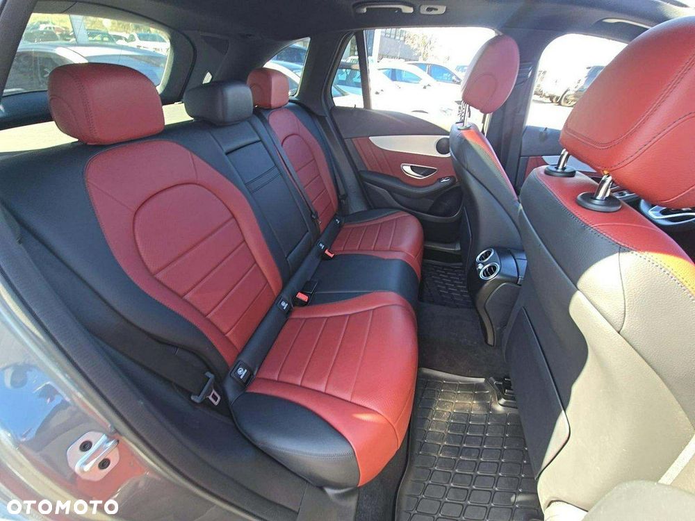 Mercedes-Benz GLC 300 4Matic 9G-TRONIC AMG Line - 8