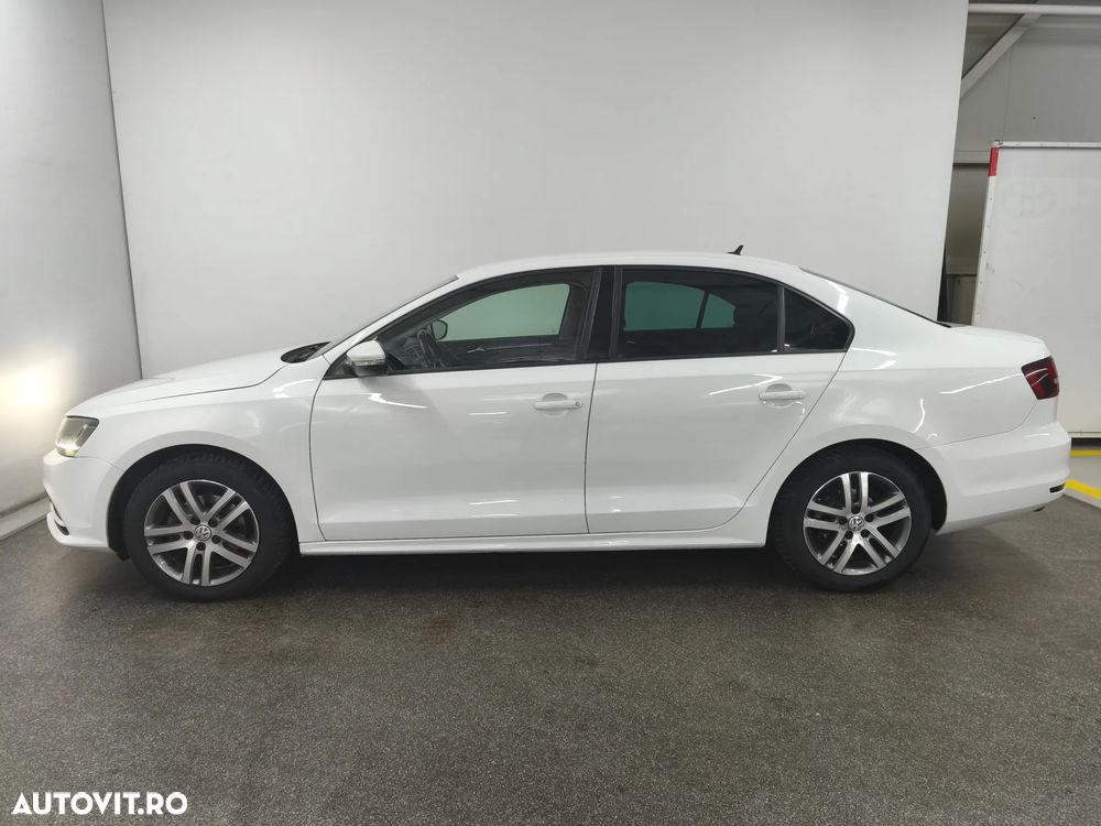 Volkswagen Jetta 2.0 TDI Highline - 2