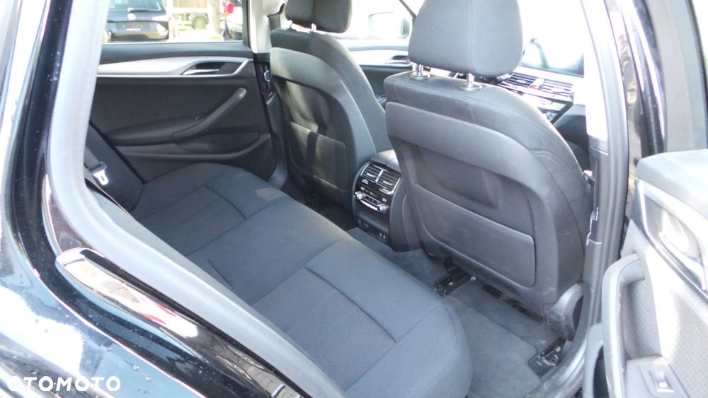 BMW Seria 5 530e Touring - 16