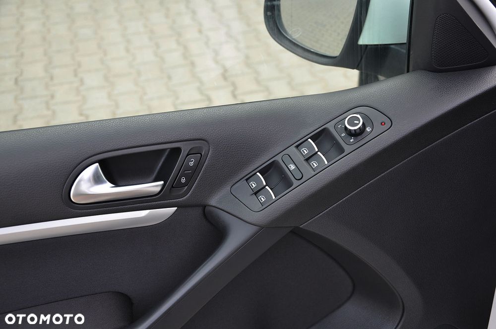 Volkswagen Tiguan 2.0 TDI DPF BlueMotion Technology Sport & Style - 40