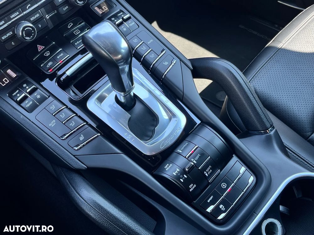 Porsche Cayenne - 21