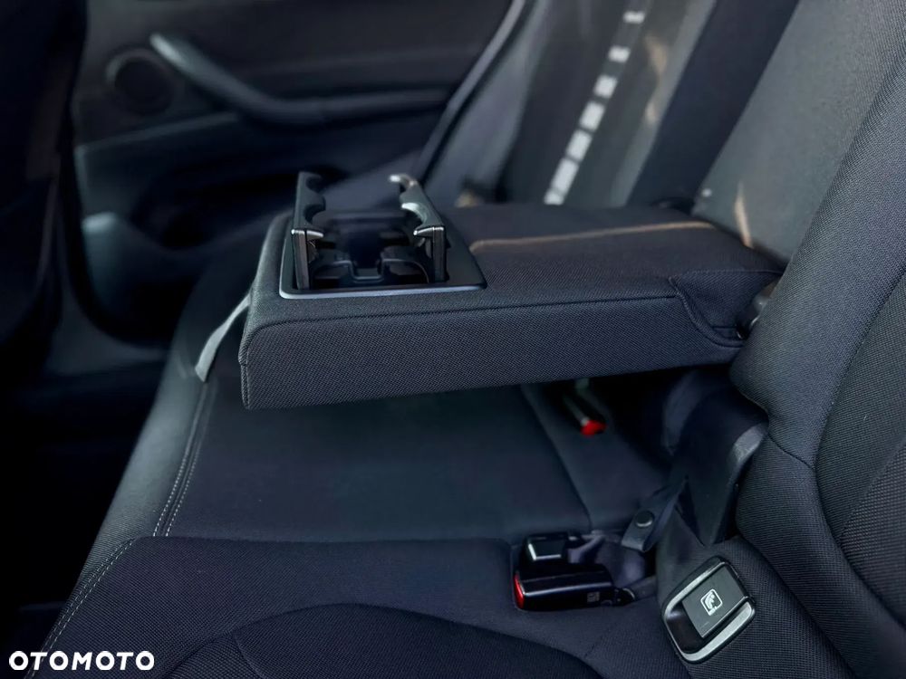 BMW X1 xDrive18d Sport Line - 17