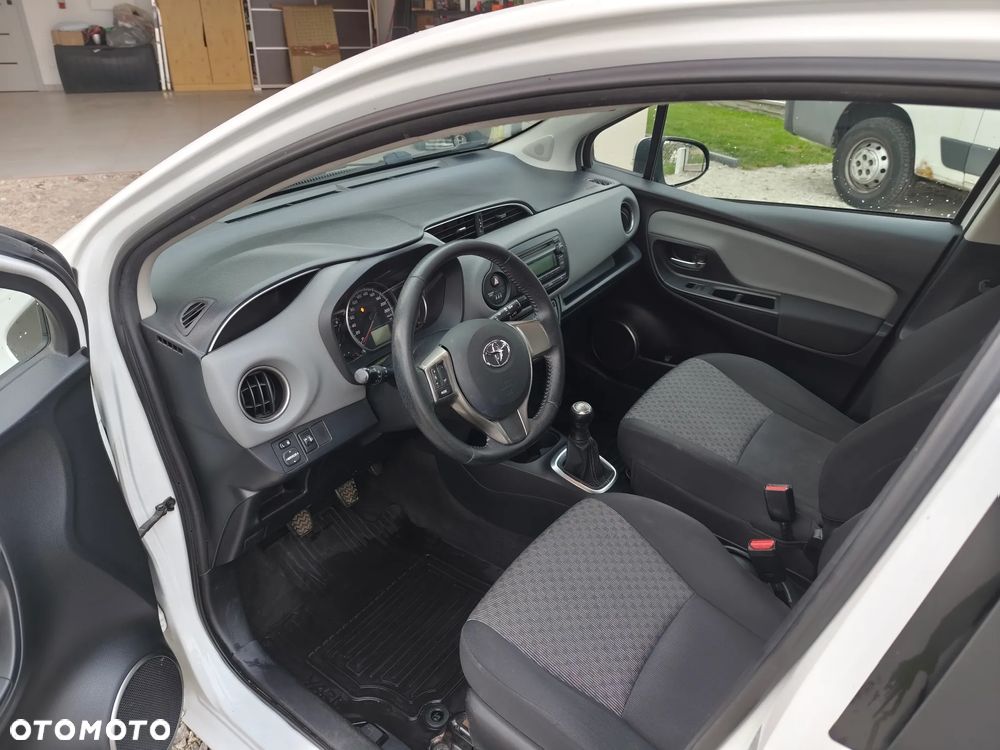Toyota Yaris 1.0 Active EU6 - 11