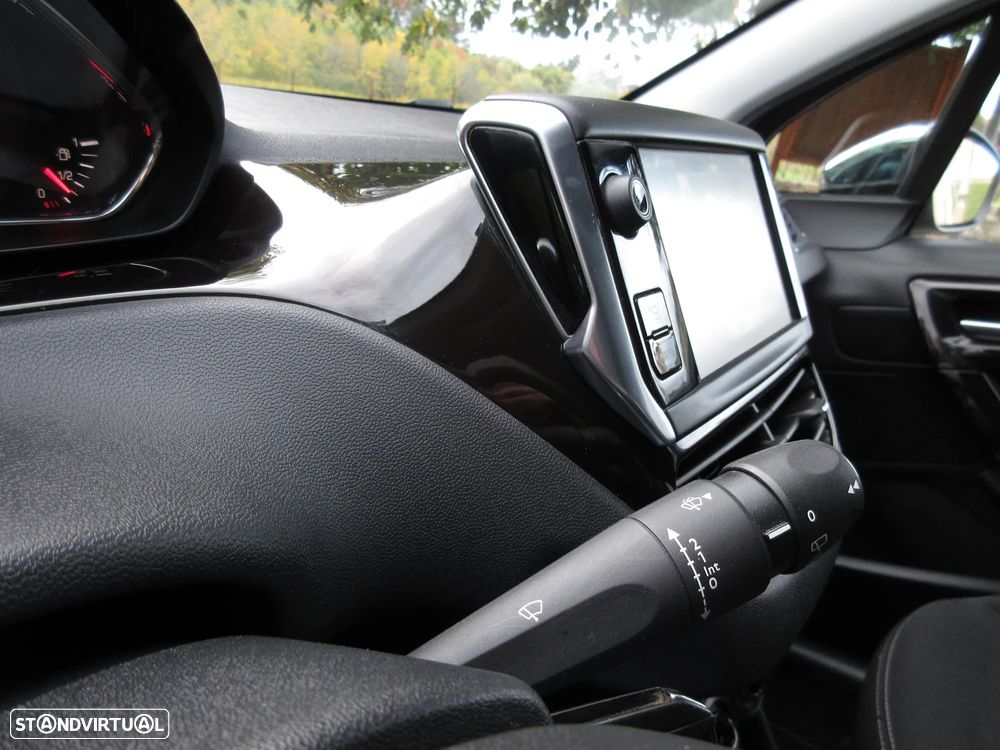 Peugeot 208 1.2 VTi SE Style - 41