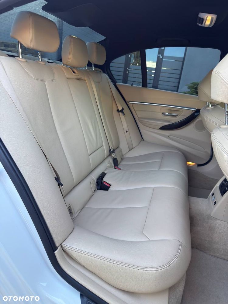 BMW Seria 3 328i - 15