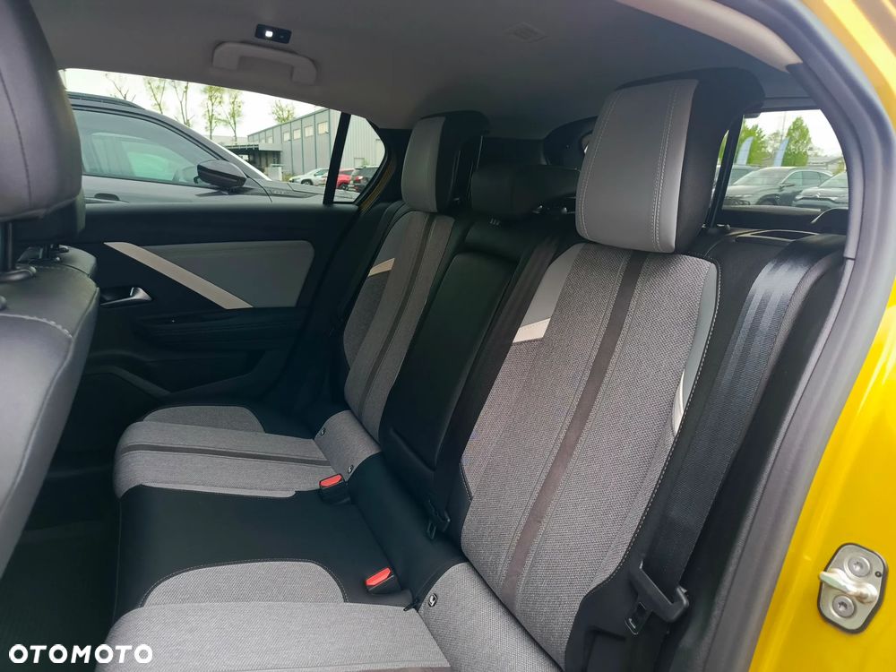 Opel Astra 1.2 T Elegance S&S - 18