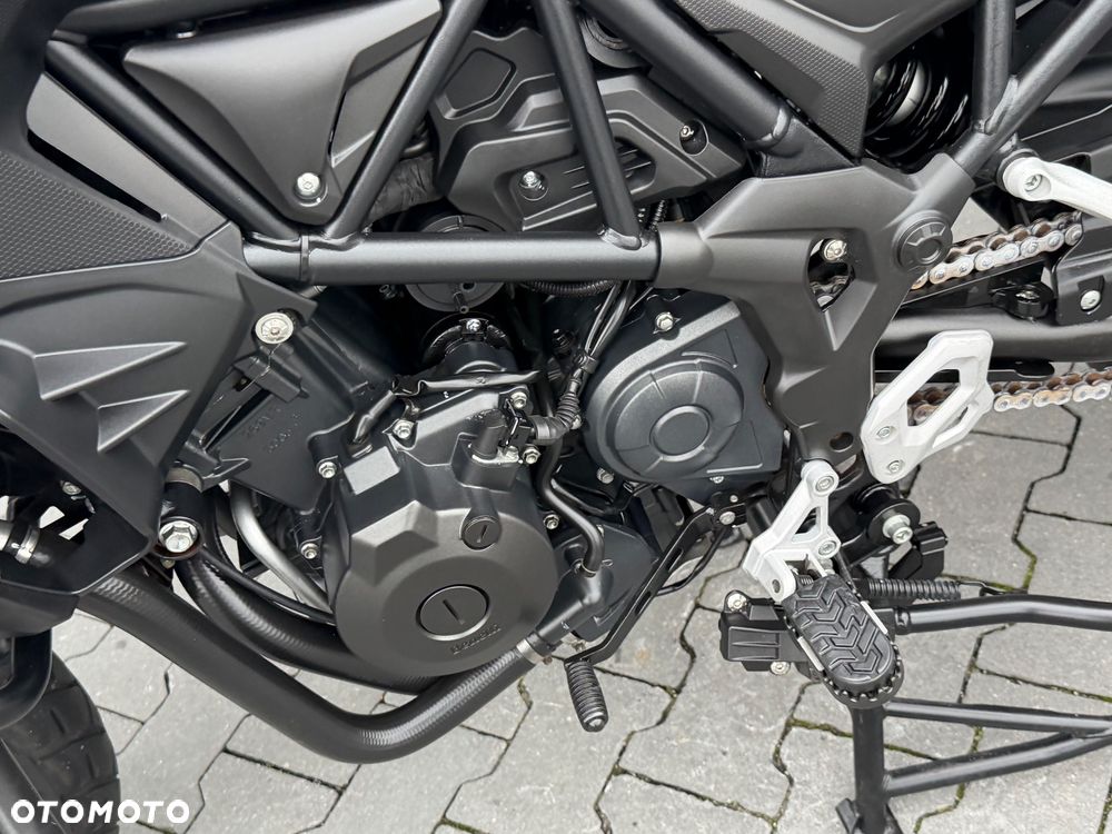 Benelli TRK 502X - 33