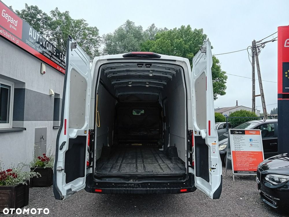 Ford Transit - 12