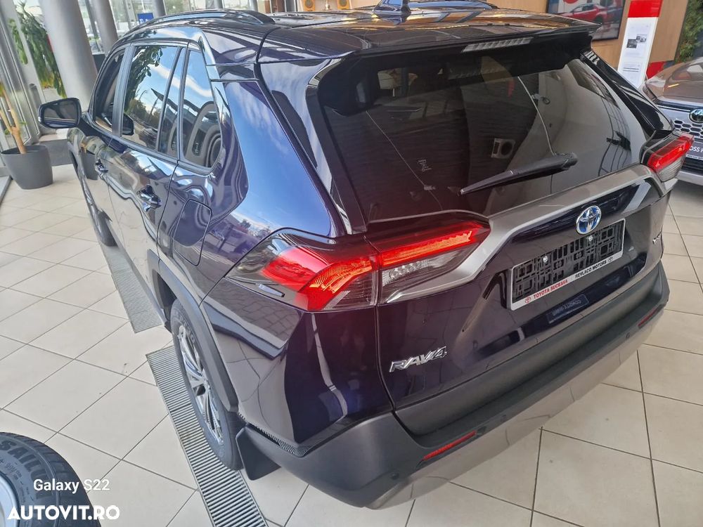 Toyota RAV4 - 6