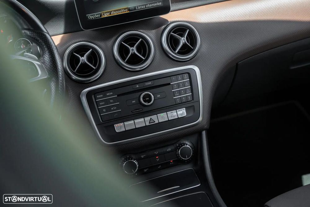 Mercedes-Benz A 200 d 4Matic 7G-DCT AMG Line - 13