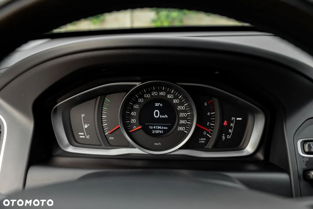 Volvo XC 60 D5 AWD Geartronic Momentum - 32