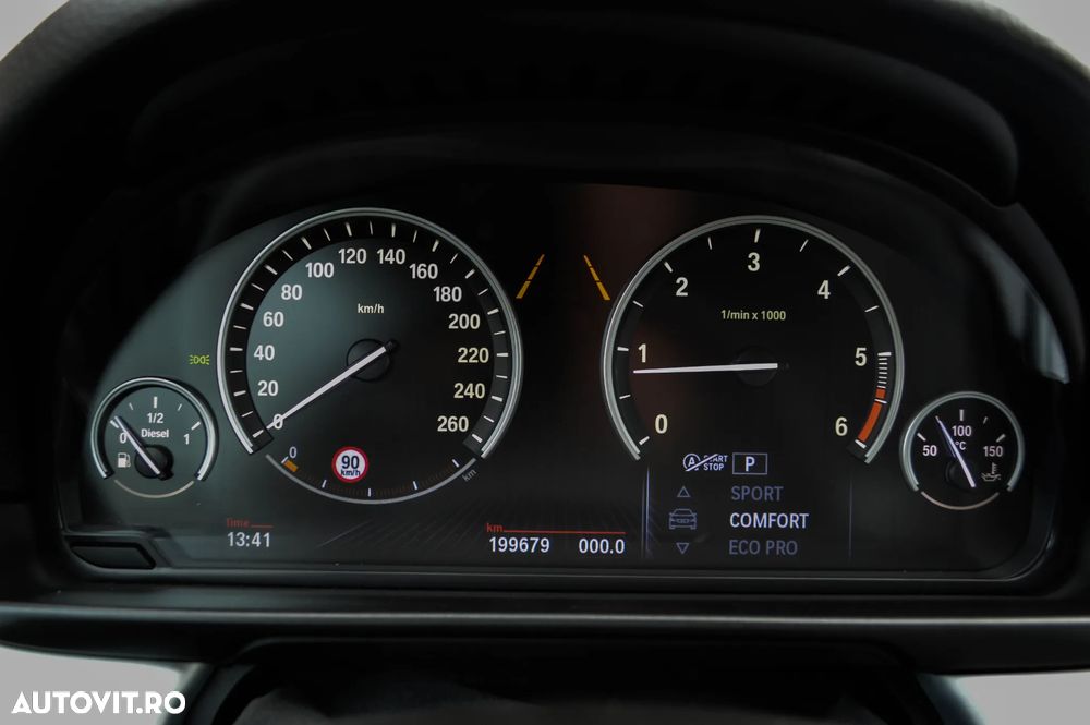 BMW Seria 5 525d xDrive - 9