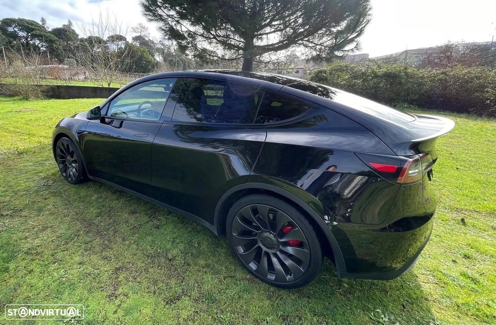Tesla Model Y Performance Dual Motor AWD - 3