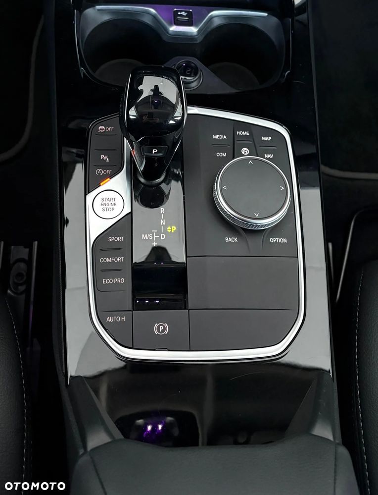 BMW Seria 3 318i M Sport - 17