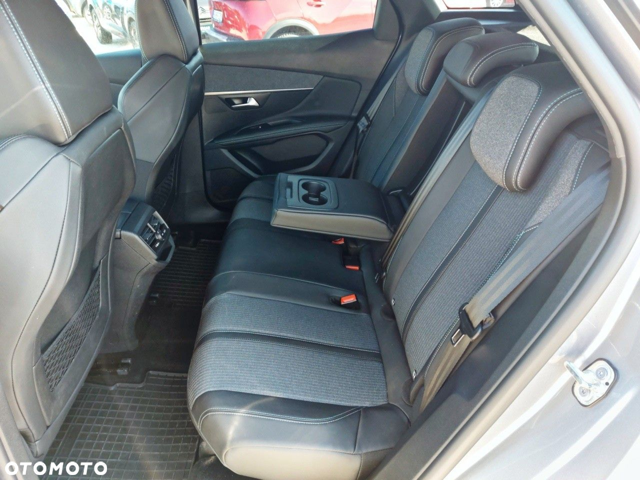 Peugeot 3008 1.2 PureTech Allure Pack S&S EAT8 - 10
