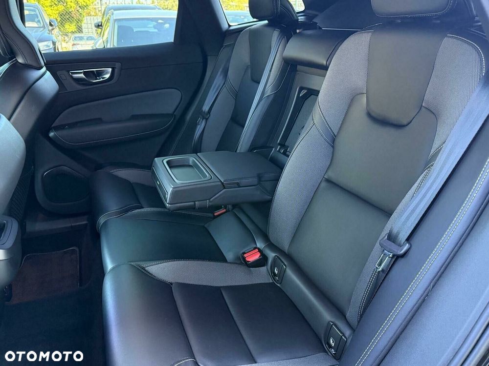 Volvo XC 60 B4 B R-Design - 14