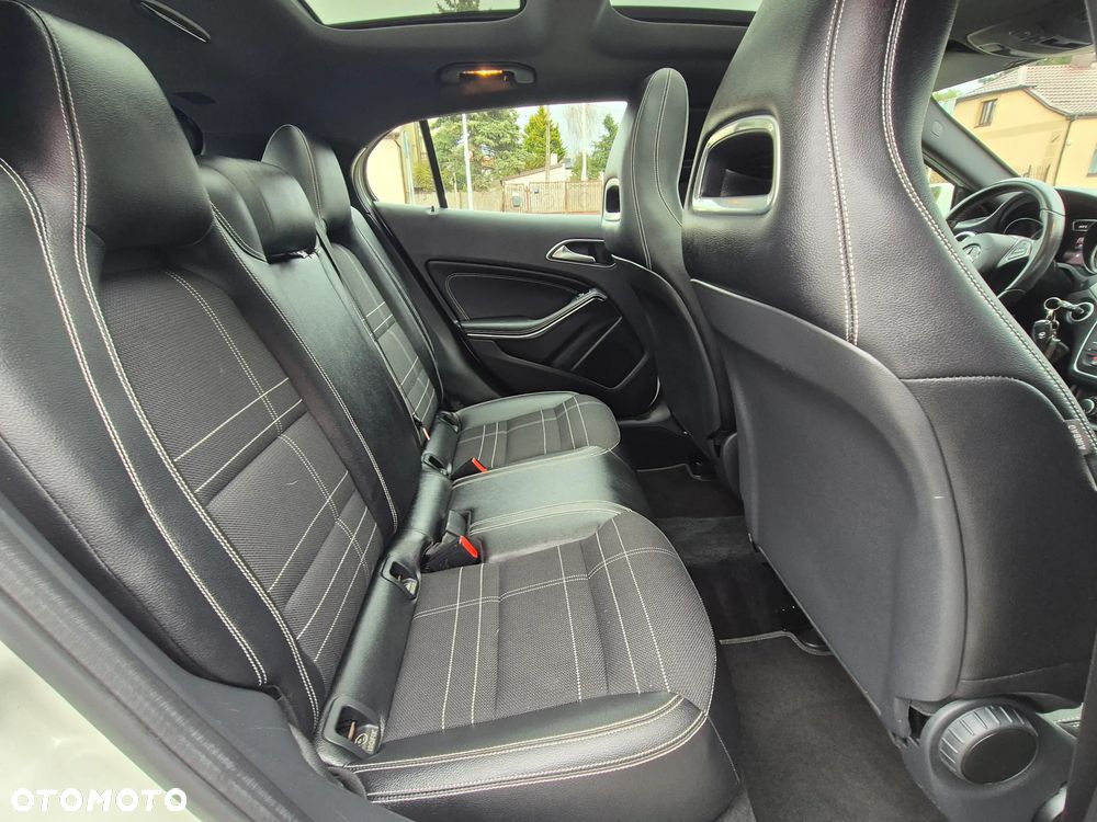 Mercedes-Benz GLA 200 Urban - 30